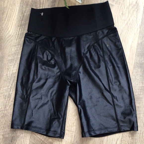 GOOD AMERICA ACTIVE ESSENTIAL BIKE SHORT🎀 - Picture 6 of 11